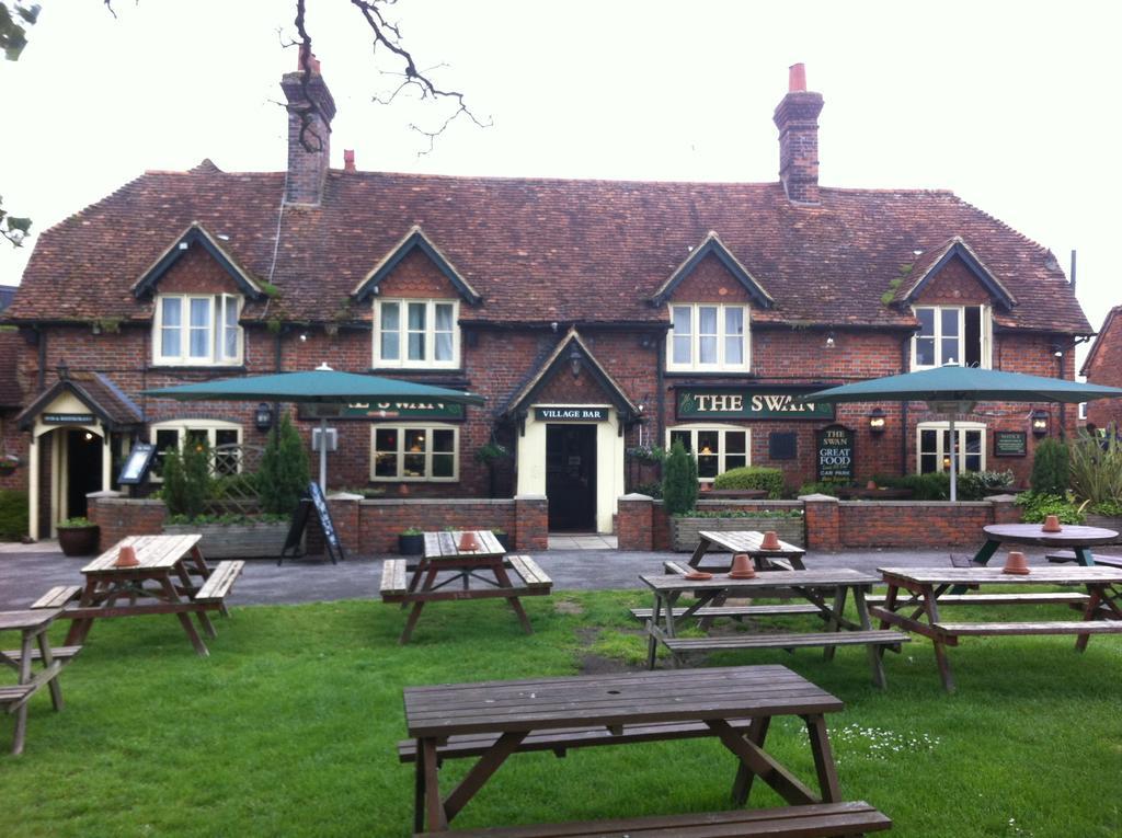 Swan, Thatcham By Marston'S Inns Bagian luar foto